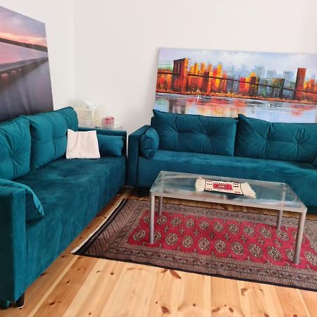 Nana-Eg-80M2 Sanierter Altbau-Parkplatz-Kleiner Garten-Wlan-Netflix-2Zimmer-Kueche-Dusche-Wanne-Waschmaschine Oberhausen  Luaran gambar