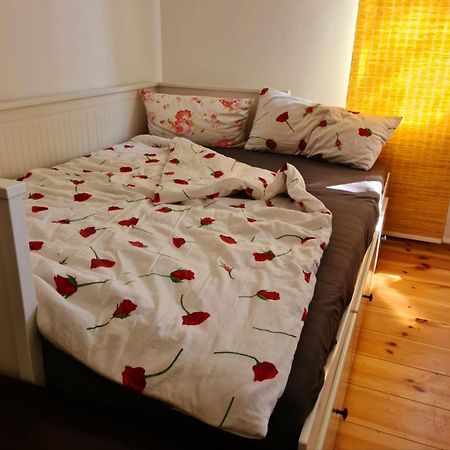 Nana-Eg-80M2 Sanierter Altbau-Parkplatz-Kleiner Garten-Wlan-Netflix-2Zimmer-Kueche-Dusche-Wanne-Waschmaschine Oberhausen  Luaran gambar