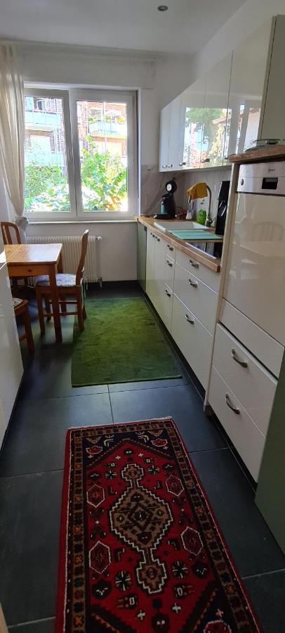 Nana-Eg-80M2 Sanierter Altbau-Parkplatz-Kleiner Garten-Wlan-Netflix-2Zimmer-Kueche-Dusche-Wanne-Waschmaschine Oberhausen  Luaran gambar