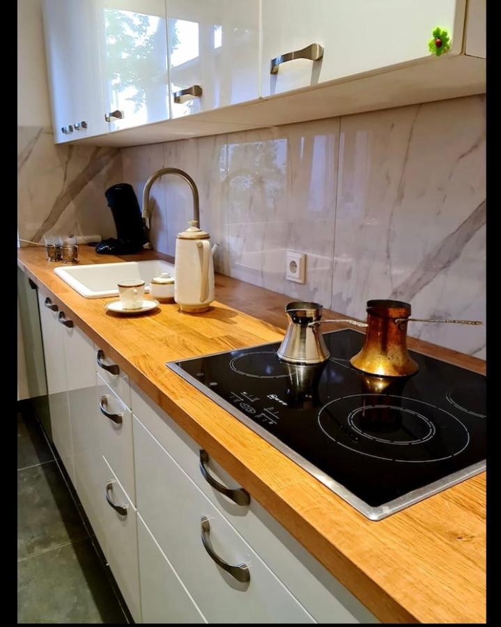 Nana-Eg-80M2 Sanierter Altbau-Parkplatz-Kleiner Garten-Wlan-Netflix-2Zimmer-Kueche-Dusche-Wanne-Waschmaschine Oberhausen  Luaran gambar