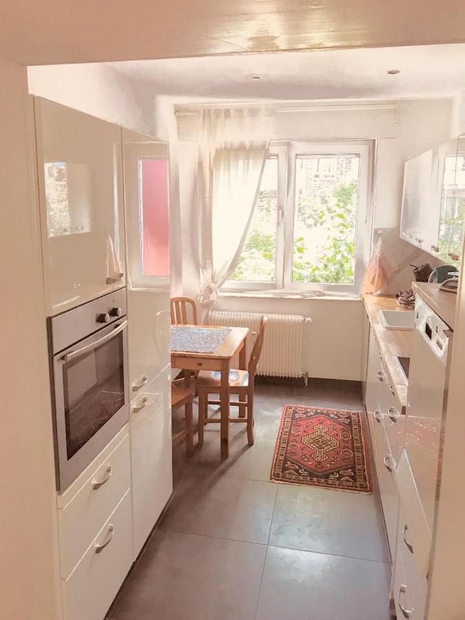 Nana-Eg-80M2 Sanierter Altbau-Parkplatz-Kleiner Garten-Wlan-Netflix-2Zimmer-Kueche-Dusche-Wanne-Waschmaschine Oberhausen  Luaran gambar