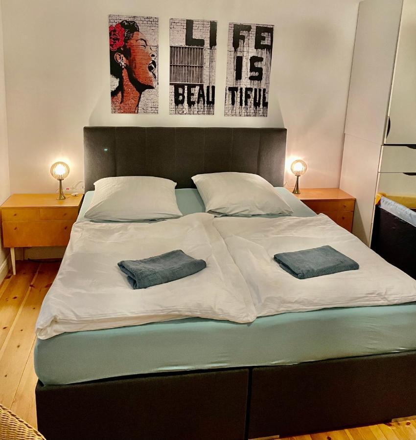 Nana-Eg-80M2 Sanierter Altbau-Parkplatz-Kleiner Garten-Wlan-Netflix-2Zimmer-Kueche-Dusche-Wanne-Waschmaschine Oberhausen  Luaran gambar