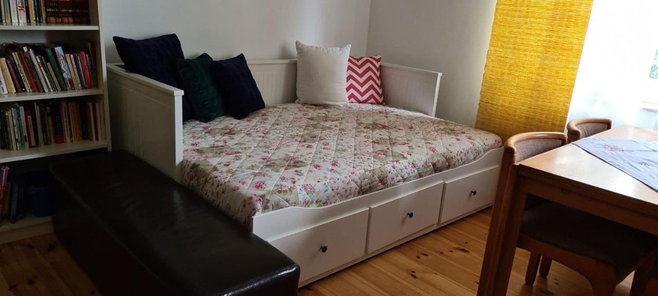 Nana-Eg-80M2 Sanierter Altbau-Parkplatz-Kleiner Garten-Wlan-Netflix-2Zimmer-Kueche-Dusche-Wanne-Waschmaschine Oberhausen  Luaran gambar