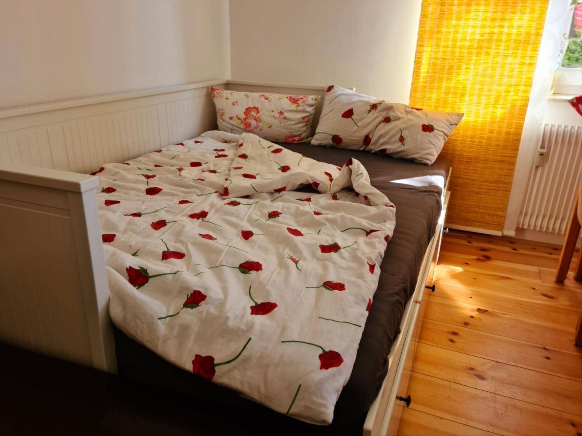 Nana-Eg-80M2 Sanierter Altbau-Parkplatz-Kleiner Garten-Wlan-Netflix-2Zimmer-Kueche-Dusche-Wanne-Waschmaschine Oberhausen  Luaran gambar
